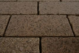 Брусчатка пиленая из Куртинского гранита 